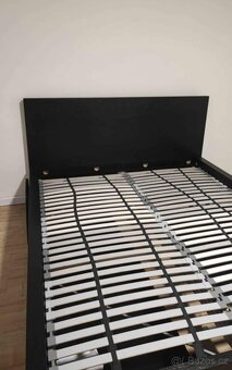 Postel IKEA MALM černá 160x200 s roštem a úložným prostorem - 2
