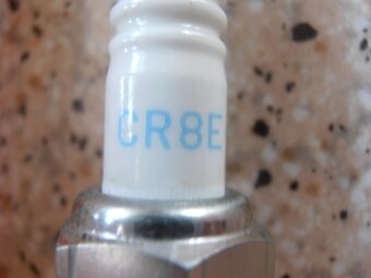 svíčka zapalovací NGK - 2