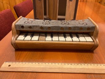 Starožitná retro hračka, nábytek, xylofon, klavír - 2