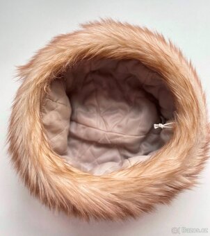 Zimní čepice s lemem - 2