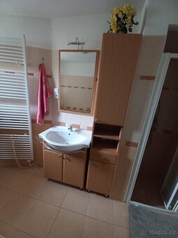 Umyvadlo, skříňka, zrcadlo - 2