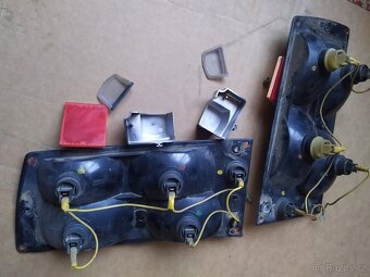 Spodky zadních světel Škoda - 2