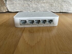 2x Switch TP-Link TL-SF1005D, 100Mbit - 2