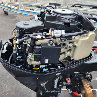 LODNI ZAVESNY MOTOR MERCURY 25 DLOUHA NOHA 4 TAKT - 2