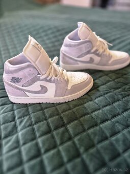 Nike Jordan 1 MID velikost 41 - 2