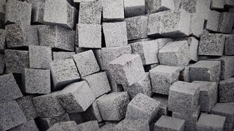 Koupím ŽULOVÉ ŘEZANÉ KOSTKY 6X6 cm - 2