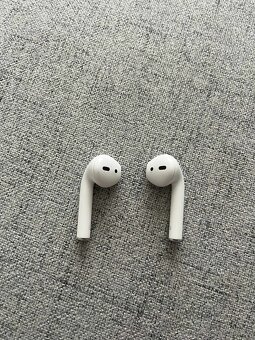 Apple Airpods 2019 s nabíjecím pouzdrem bílá - 2