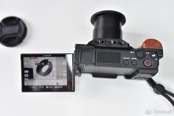 Profi kompakt Sony ZV-1 v "plné polní" - 5 aku, šíro-makro - 2