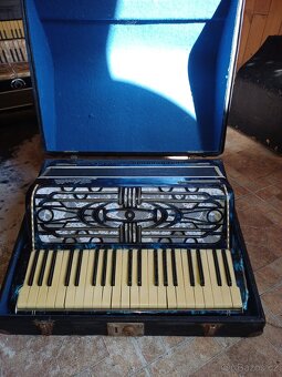Akordeon, historická pianová harmonika KEBRDLE 120 basů - 2