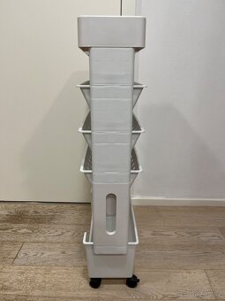 Plastový úsporný regál - 2