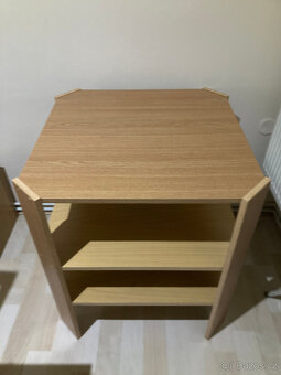Prodám STOLEK s policemi - 2