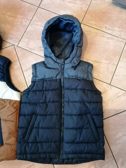 Chlapecké, zimní vesty vel. 116,134 zn. CaA - 2