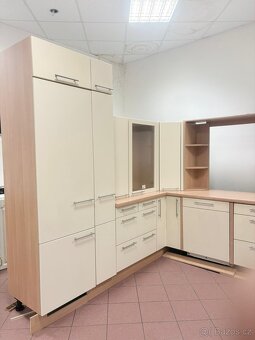 Velká kuchyňská linka včetně spotřebičů - 2