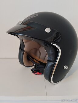 Přilba na skútr. - 2