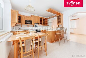 Vila k bydlení a podnikání ve středu Zlína - 2