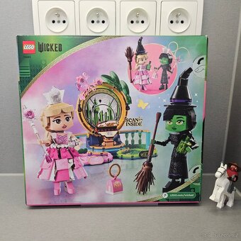 NOVÉ LEGO Wicked 75682 Elphaba & Glinda Figures - 2