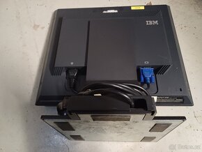 FUNKČNÍ MONITOR "17" IBM - 2