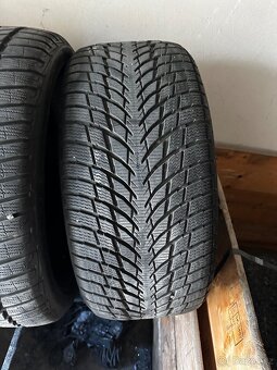 235/40/R19 - 2