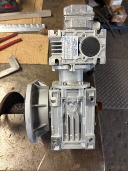 Motor reduktor - Převodovka pro kotlovou pec - 2