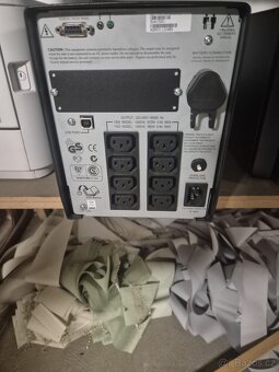 APC Smart-UPS 1500VA – záložní zdroj - 2