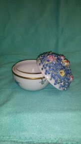 porcelánová doza s květy na víku. Značeno. Jako dekorace - 2
