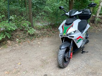 Prodám skútr Longjia formula 125cm 6.5kw - 2