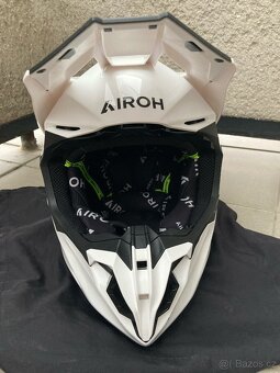 AIROH přilba TWIST 3 gloss white - 2