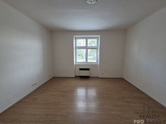 Nabízíme k dlouhodobému pronájmu byt 1+1 na Stromořadní v Bř - 2