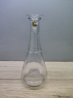 Skleněná karafa z pol. 20. století - 2