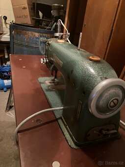 Průmyslový šicí stroj Minerva - 2