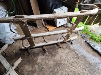 Staré dřevěné brány plus rozporka. - 2