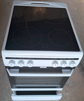 Sklokeramický sporák Amica. - 2