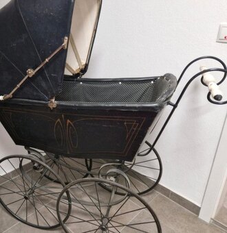 Starožitný kočárek - 2