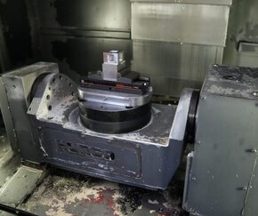 OBRÁBĚCÍ CENTRUM PĚTIOSÉ - VMX 30Ui - 2