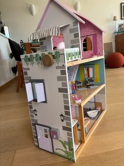 Dřevěný domeček na hraní - 2