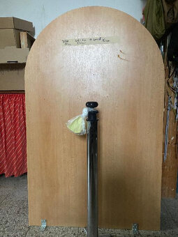 PRODÁM VELKOU SKŔÍŇ A KUCHYŇSKÝ STůL - 2