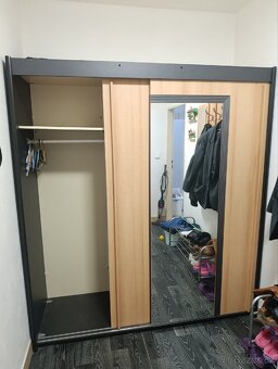 Šatní skříň - 2