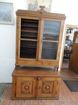 Klasicistní kredenc příborník - 2