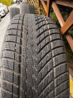 4x zánovní zimní pneu GoodYear 225/55 R17 101V XL - 2