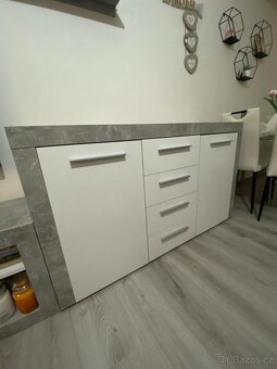 Obývací stěna a konferenční stůl - 2