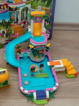 LEGO Friends 41313 Letní bazén v městečku Heartlake - 2