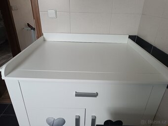 Komoda s přebalovacím pultem - 2