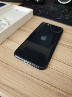iPhone SE 128 GB černá 2022, nová baterie - 2