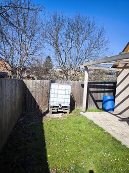 Zahrada s chatou - 2