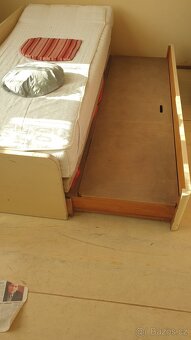 Rozkladací masivní dřevěná postel - 2
