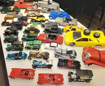 Modely aut MIX /kovové/ poškodené - 2