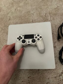 Sony PlayStation 4 slim - 2