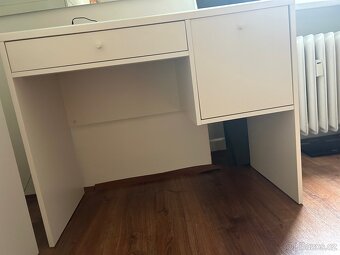 Psací nebo kosmetický stůl - 2