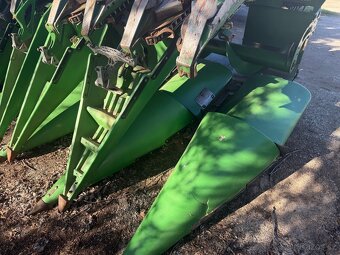 Kukurycny Adapter John Deere 8 radek - 2