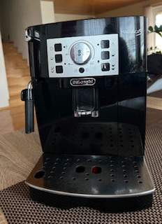 Kávovar Espresso Delonghi Magnifica S Ecam 22.112 B, černý - 2